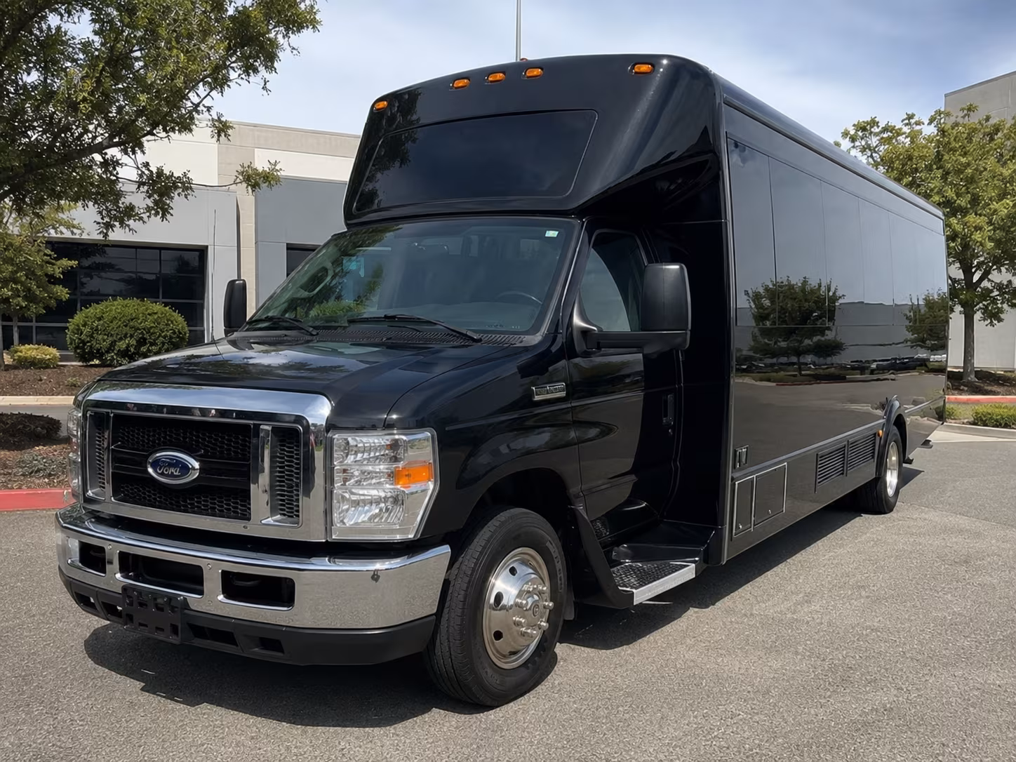bus rentals for bands performers and touring groups in coral springs